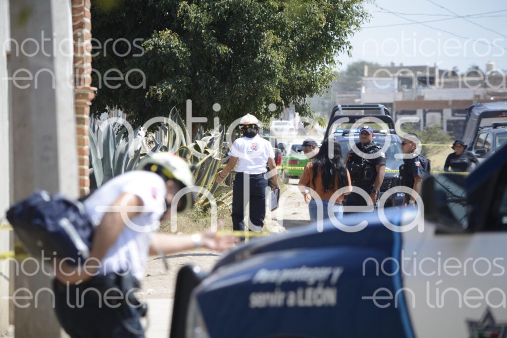 Bajan a hombre de una camioneta y lo asesinan en Lomas de Medina