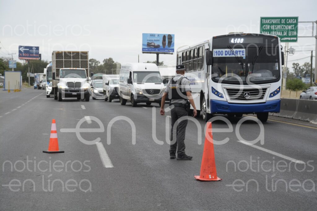 Muere hombre atropellado al intentar cruzar la carretera León - Silao