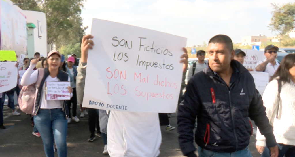 Docentes piden reunión con el SAT tras manifestación en Guanajuato