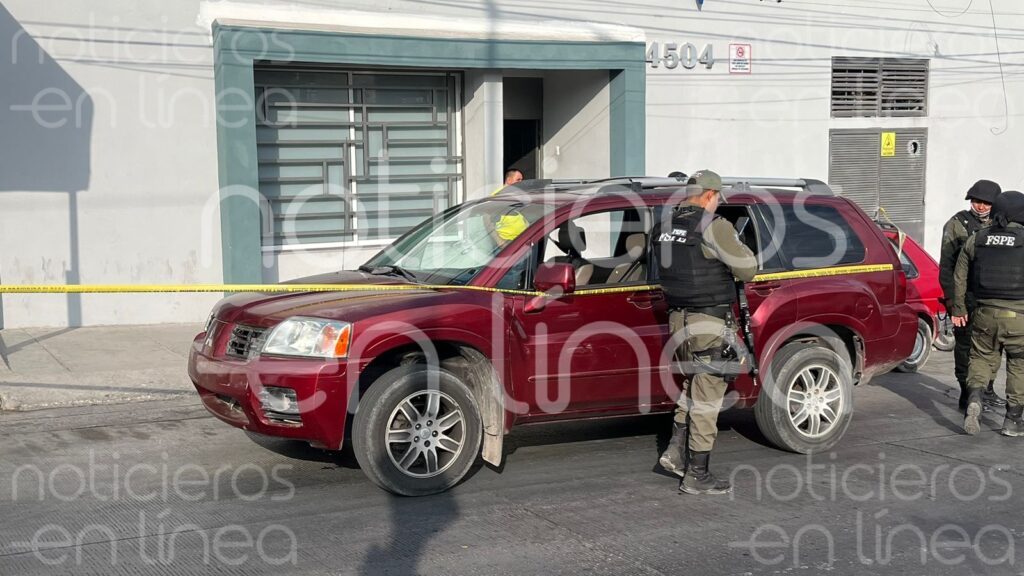 Balean a familia a bordo de una camioneta en Vista Hermosa; 2 menores están graves