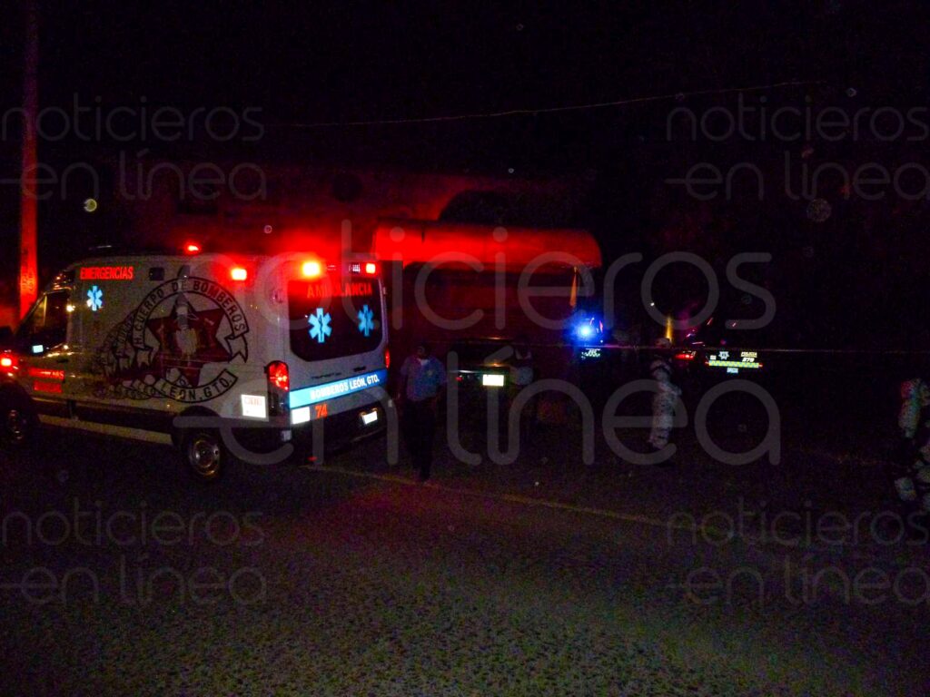 Policías de León hallan dos cuerpos encintados en Lomas de la Paz