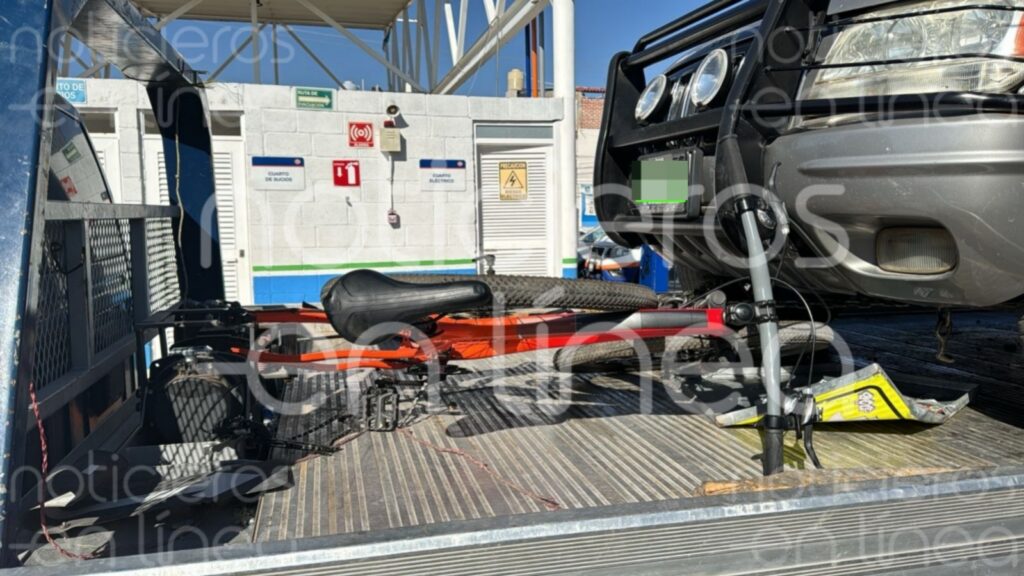 Mujer atropella a tres estudiantes en Héroes de Chapultepec; uno murió