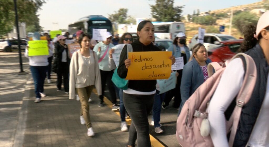 Docentes piden reunión con el SAT tras manifestación en Guanajuato