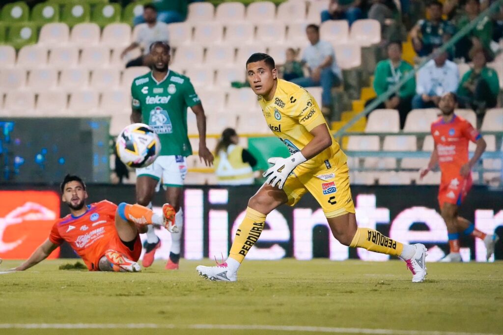 León falla dos penales y deja escapar la victoria ante Mazatlán