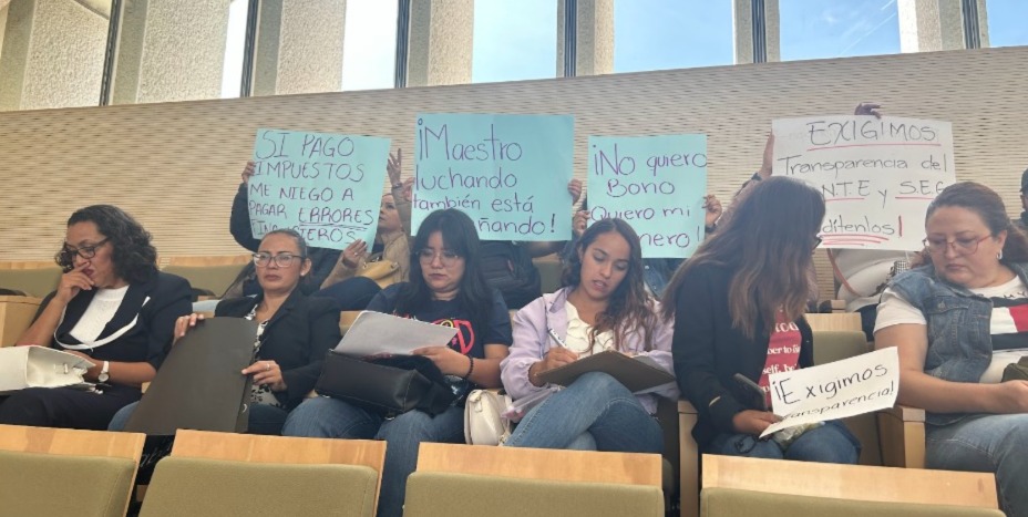 Docentes de la Sección 45 presentan exhorto ante Congreso para auditoría Federal