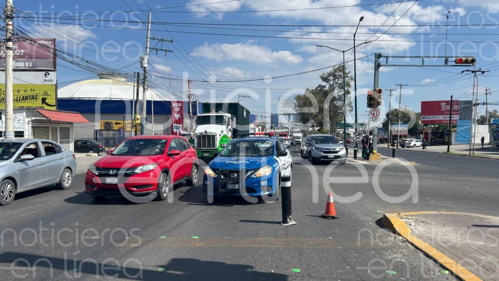 Motociclista sufre aparatoso accidente en el bulevar Torres Landa