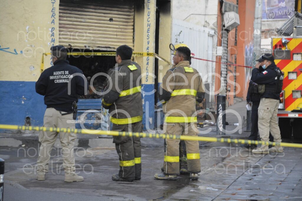 Muere hombre tras incendio al interior de un local en la colonia Industrial