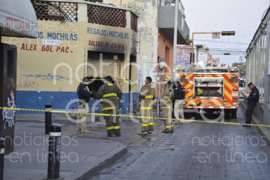 Muere hombre tras incendio al interior de un local en la colonia Industrial