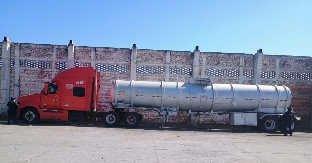 Tenían más de 20 mil litros de combustible robado en un estacionamiento