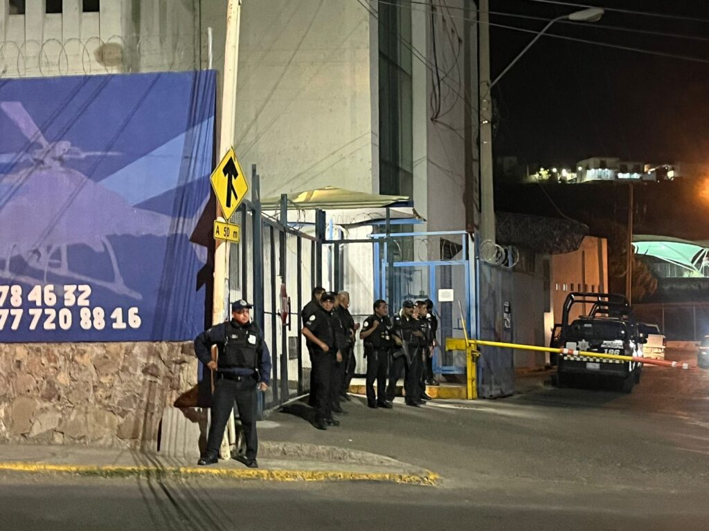 Alerta por explosivo: Hallan granada en delegación de policía en León