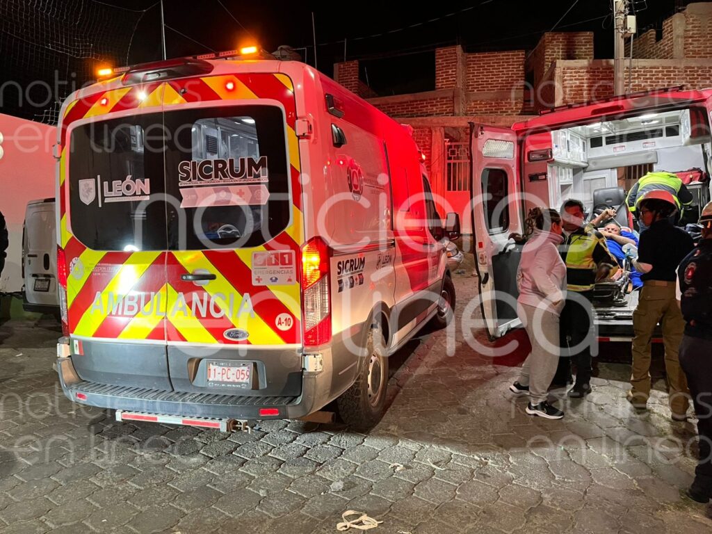 Explota pirotecnia durante un partido de fútbol en León; hay 5 heridos