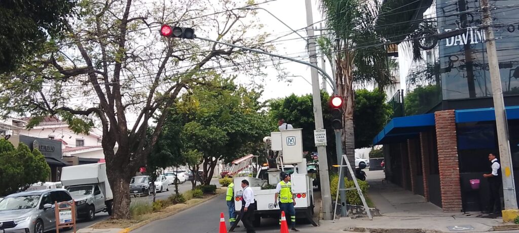 Preocupa a locatarios nuevas medidas viales en Las Torres y avenida León