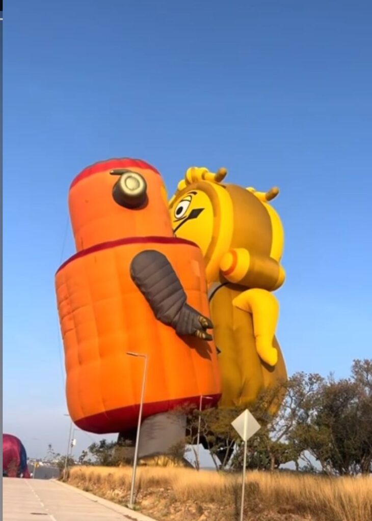 2. ¡Viva el amor! Globos aerostáticos se besan en el FIG 