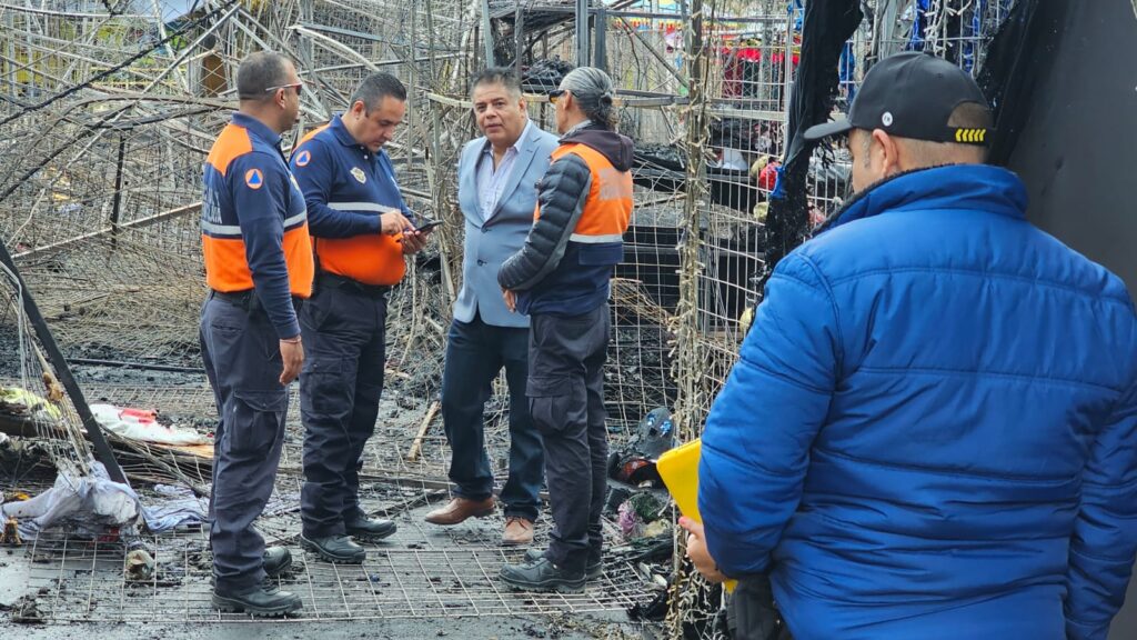 Incendio destruye la Expo Navideña en Celaya; cortocircuito pudo ser la causa 
