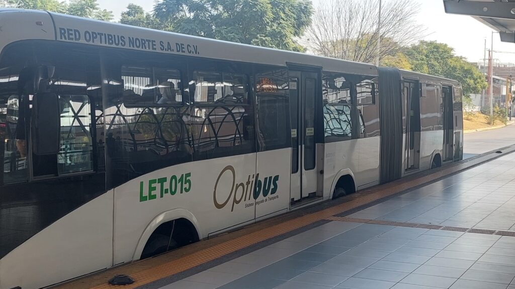 Aumento al transporte en León: ciudadanos piden mejoras en el servicio antes de nueva tarifa