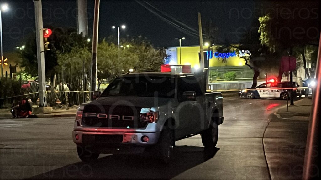Muere motociclista tras pasarse la luz roja en León