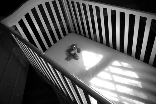 Una madre encontró a su bebé muerto en su cuna; su hijo de apenas un mes de nacido, falleció mientras dormía en León. 