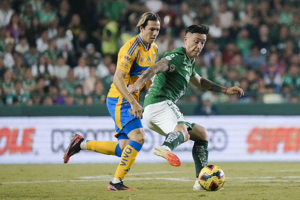 León 'devora' a Tigres en el Nou Camp; sigue invicto y en la cima