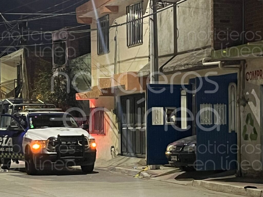 Macabro hallazgo: Policías arrestan a hombre armado y descubren un cuerpo 