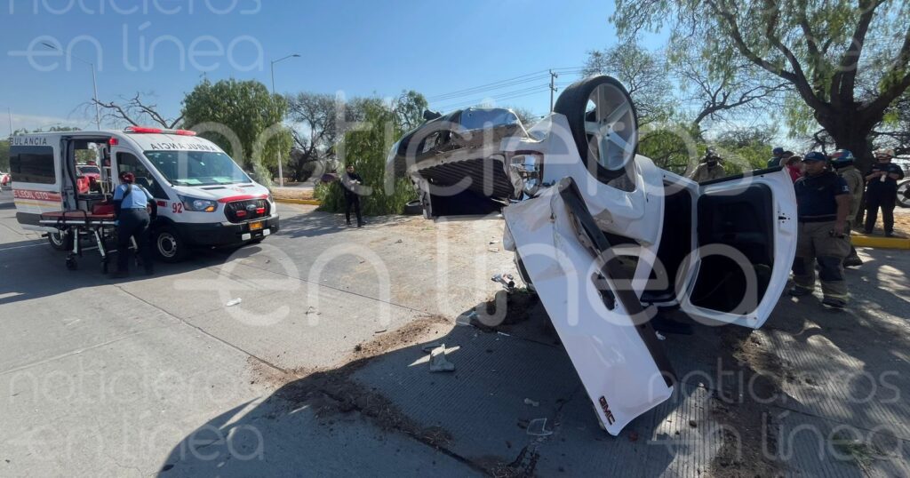 Mueren tres menores y una adolescente; salieron proyectados de una camioneta