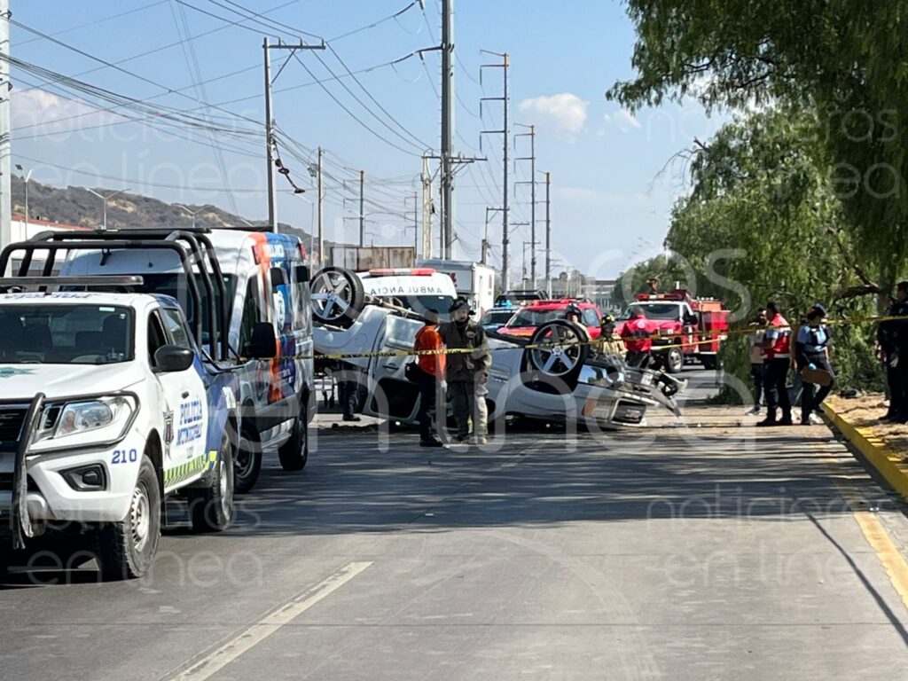 Mueren tres menores y una adolescente; salieron proyectados de una camioneta