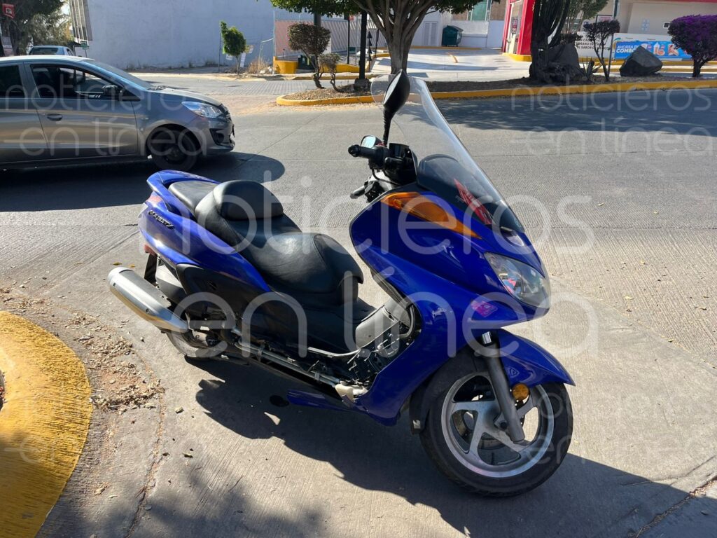 Motociclista termina en el hospital por intentar evitar una infracción