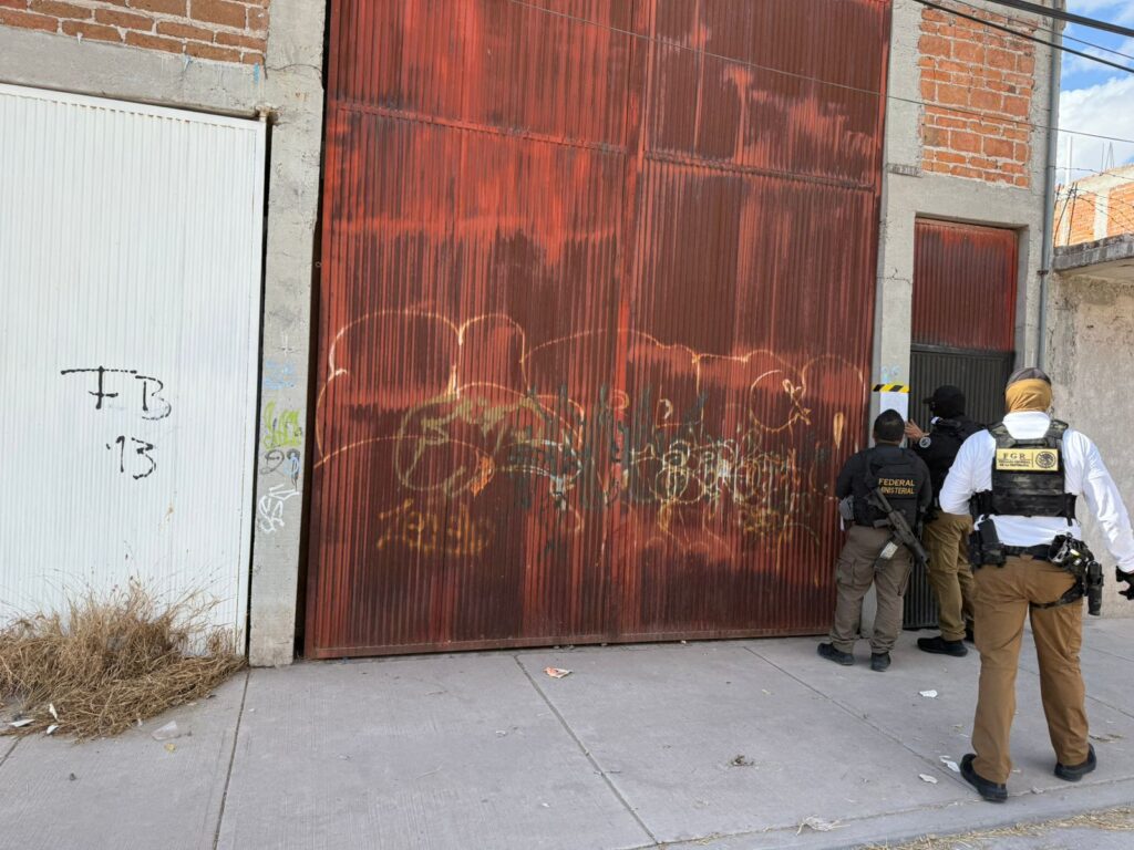 Localizan bodega clandestina en Villagrán; escondían 28 mil litros de huachicol