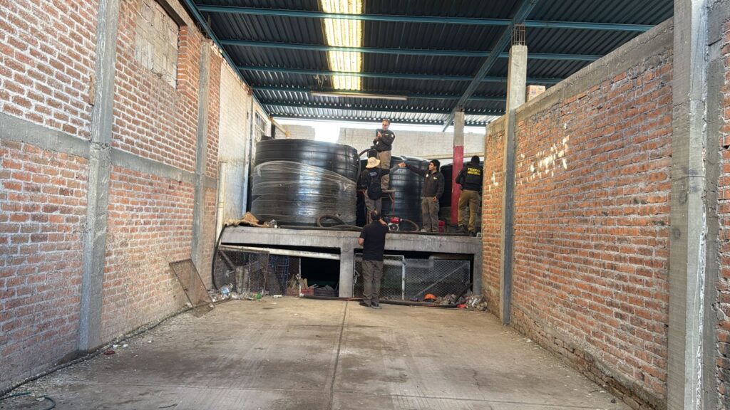 Localizan bodega clandestina en Villagrán; escondían 28 mil litros de huachicol