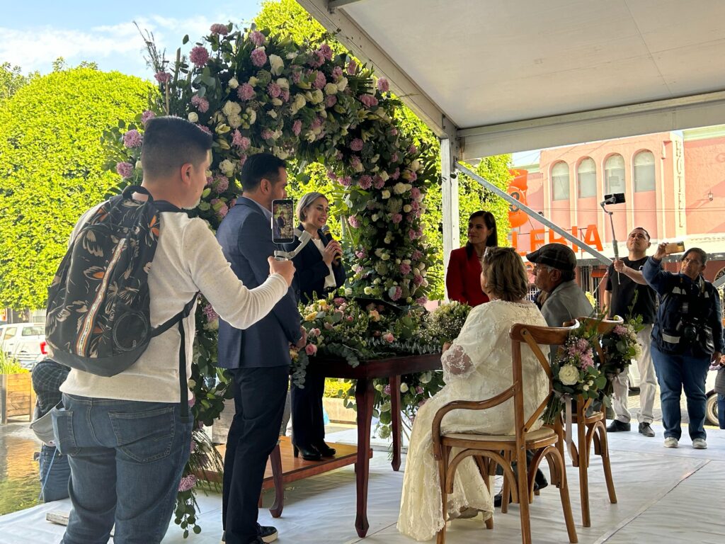 ¡Viva el amor! Se casan tras 49 años de relación