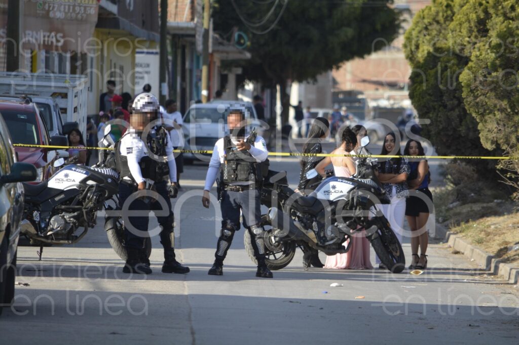 Muere motociclista tras derrapar; su casco quedó destrozado