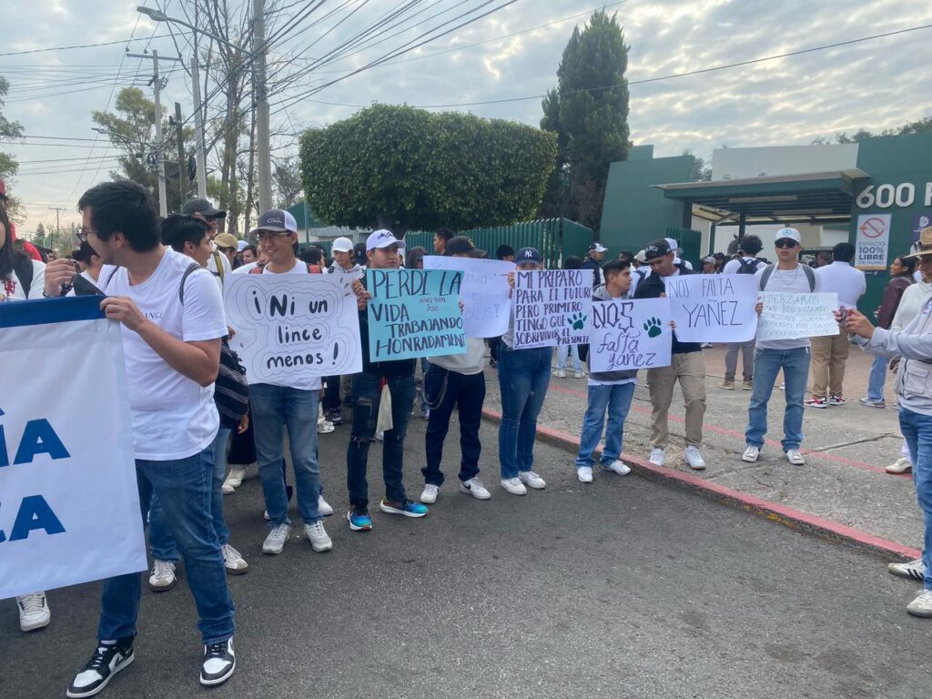 Estudiantes salen a las calles para exigir justicia por compañero asesinado en Celaya