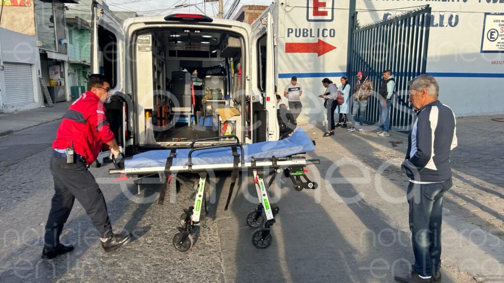 Vecinos lo encuentran sangrando de la cabeza en El Coecillo