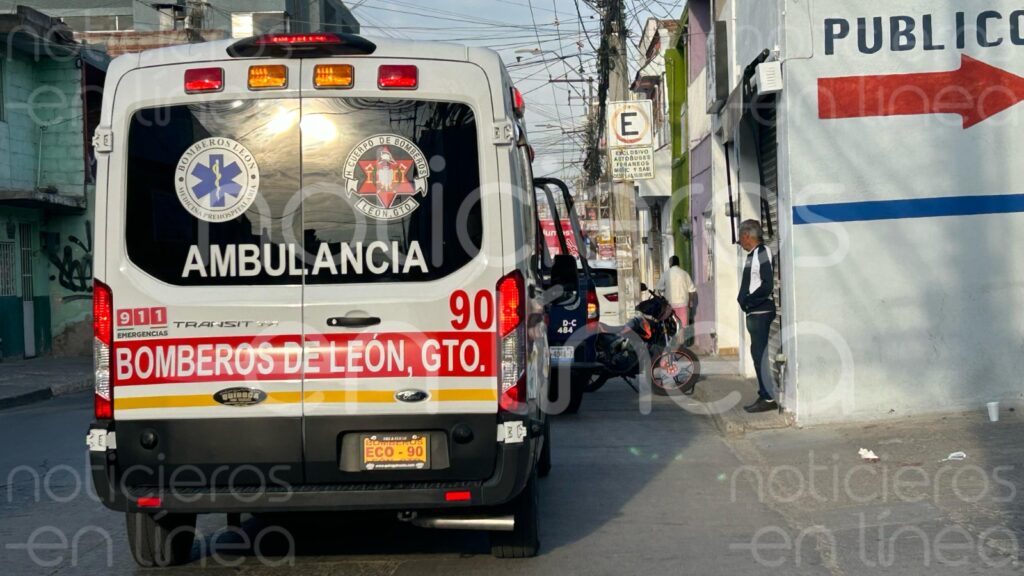 Vecinos lo encuentran sangrando de la cabeza en El Coecillo