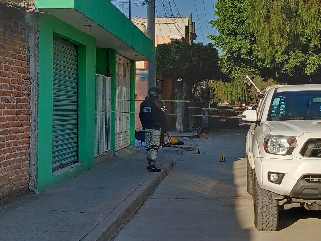 Asesinan a jefa de policía de género en Celaya; su hijo está grave