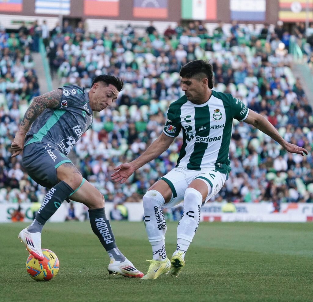 'La Fiera' pierde el invicto ante Santos, pero se mantiene en la cima