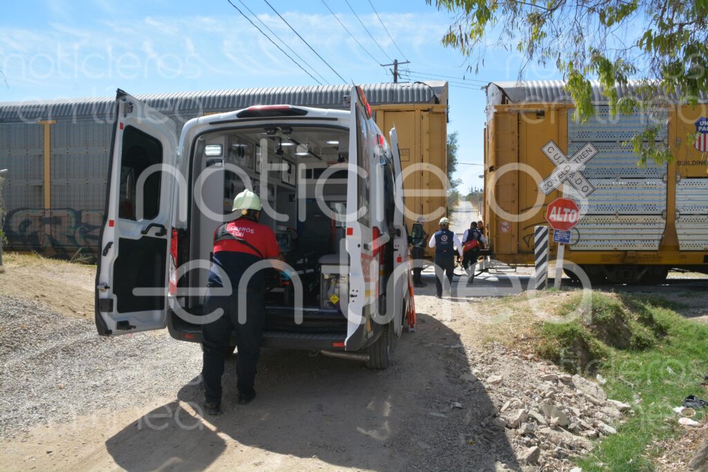Patrulla de Policía Rural intenta ganarle el paso al tren y vuelca en León