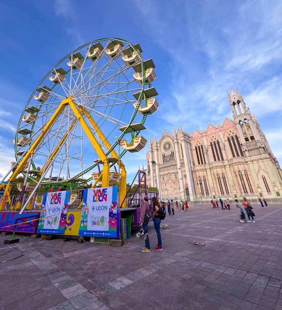 Rueda de la Fortuna Gratuita en Plaza Expiatorio