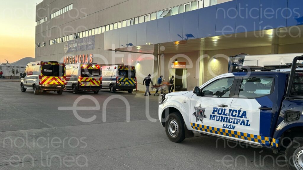 Policía de León detiene un auto para revisarlo y recibe una lluvia de balas