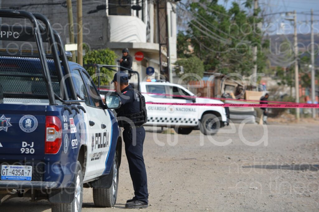 Caminaba por la calle y halla un cuerpo con heridas de bala en León