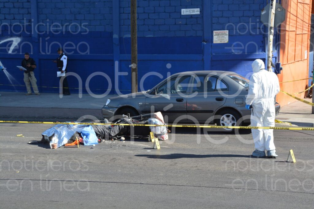 Muere motociclista en el bulevar Torres Landa; un tráiler le pasó encima