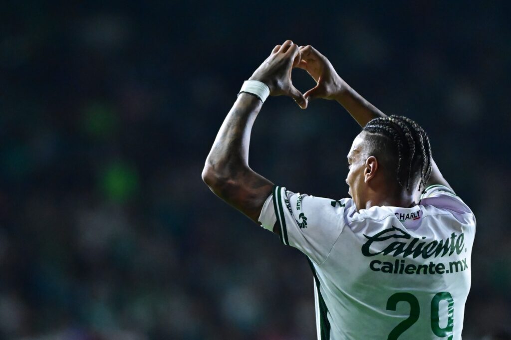 ¿Por qué Jhonder Cádiz no fue titular en la ida de los cuartos de final?