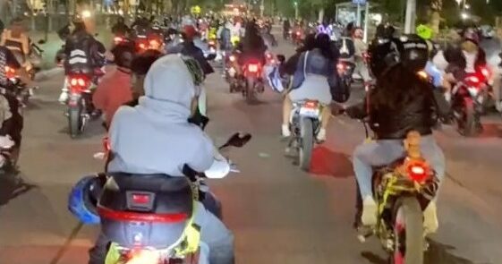 Reforma a la Ley de Movilidad del Estado obligará a motociclistas a llevar inscrito en el casco protector, el número de la placa de circulación de la motocicleta que se conduce.