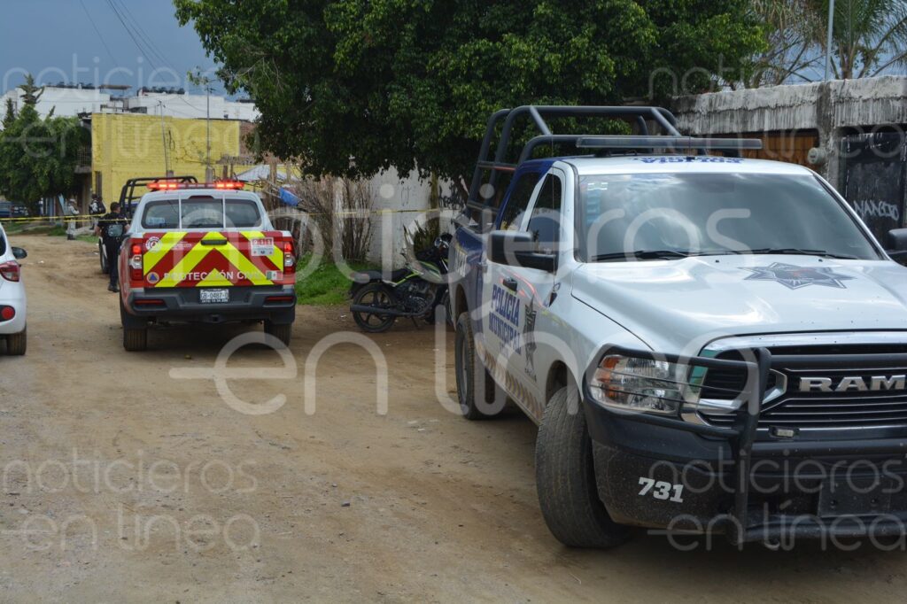“Ahí se los dejamos”: Abandonan ataúd en su puerta y descubre que era su hijo