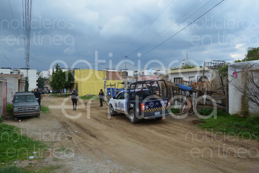 “Ahí se los dejamos”: Abandonan ataúd en su puerta y descubre que era su hijo