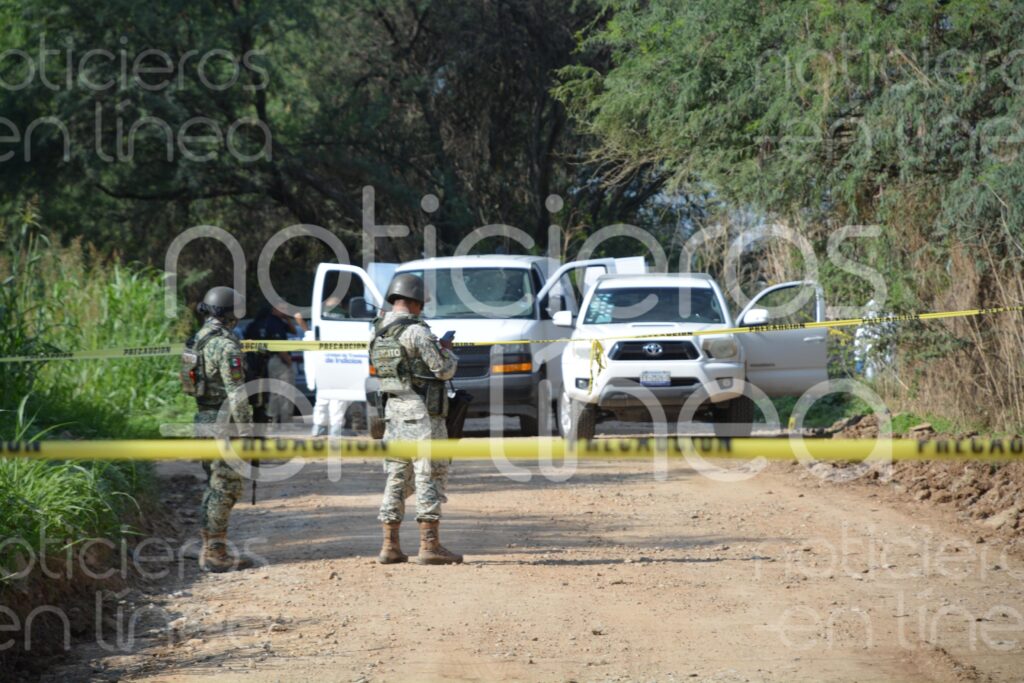 Hallan cuerpo cubierto con una chamarra en un baldío de León