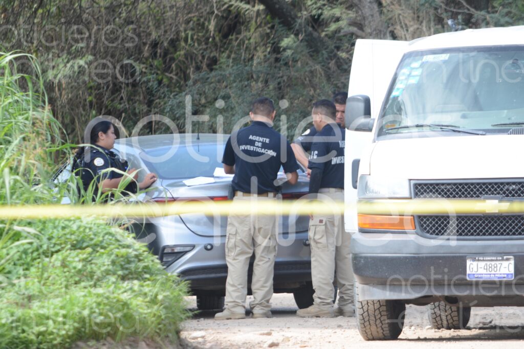 Hallan cuerpo cubierto con una chamarra en un baldío de León