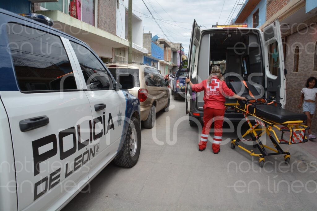 Termina en el hospital por manipular una pistola hechiza en León